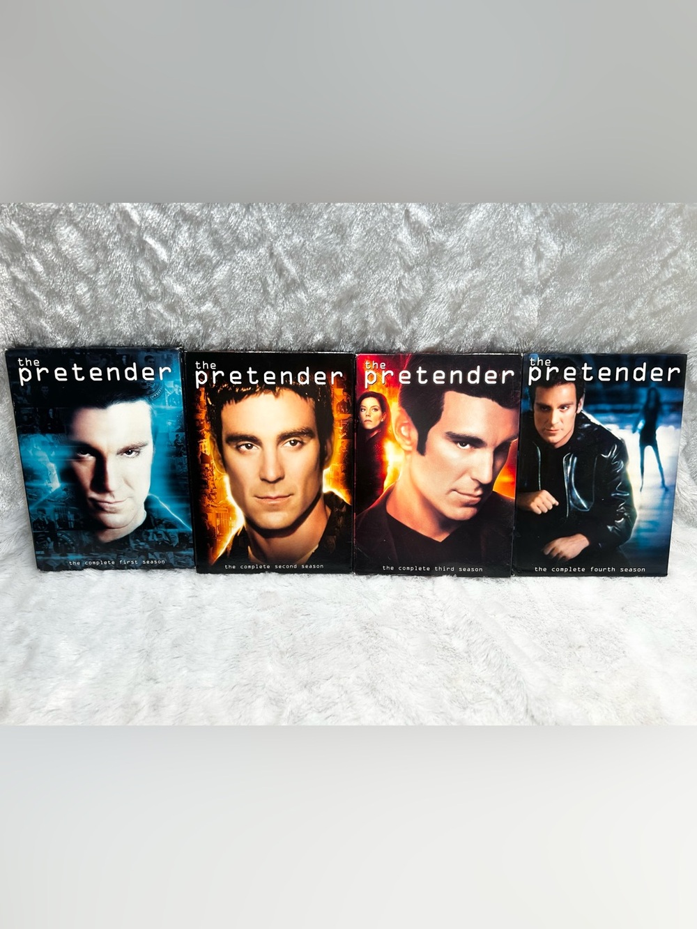 The Pretender: Complete TV Series (Seasons 1-4) - 16 DVD'S Discs - 86 Episodes
